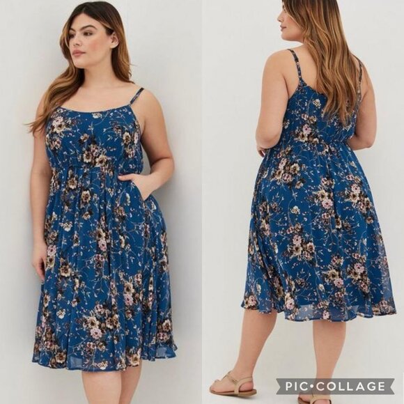 torrid Dresses & Skirts - Torrid Size 4 Blue Floral Midi Chiffon Pleated Dress